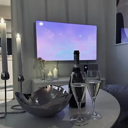 Center - 2 Bedrooms - Ev-plug 아파트